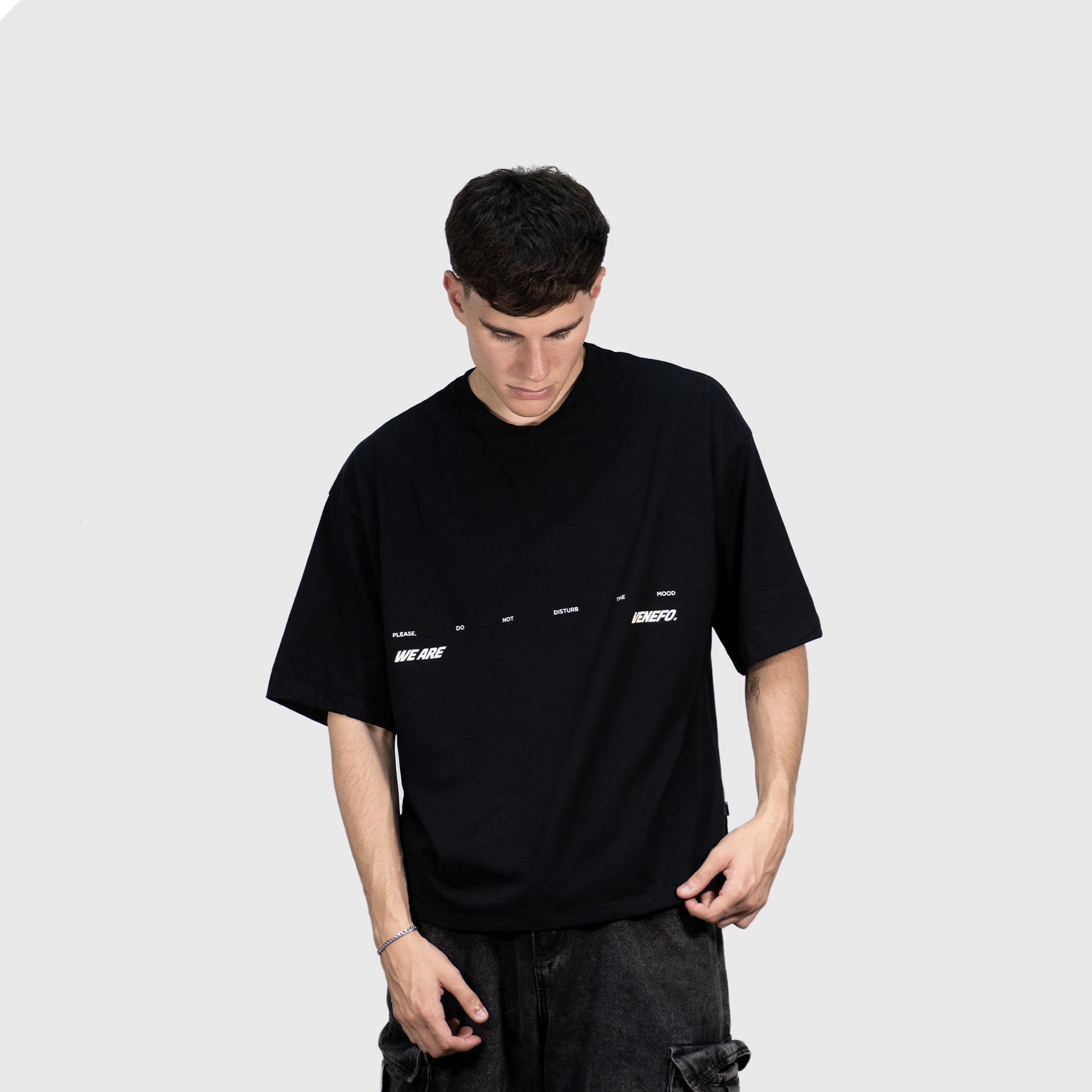 Remera We Are VENEFO (Oversize) (Negra)
