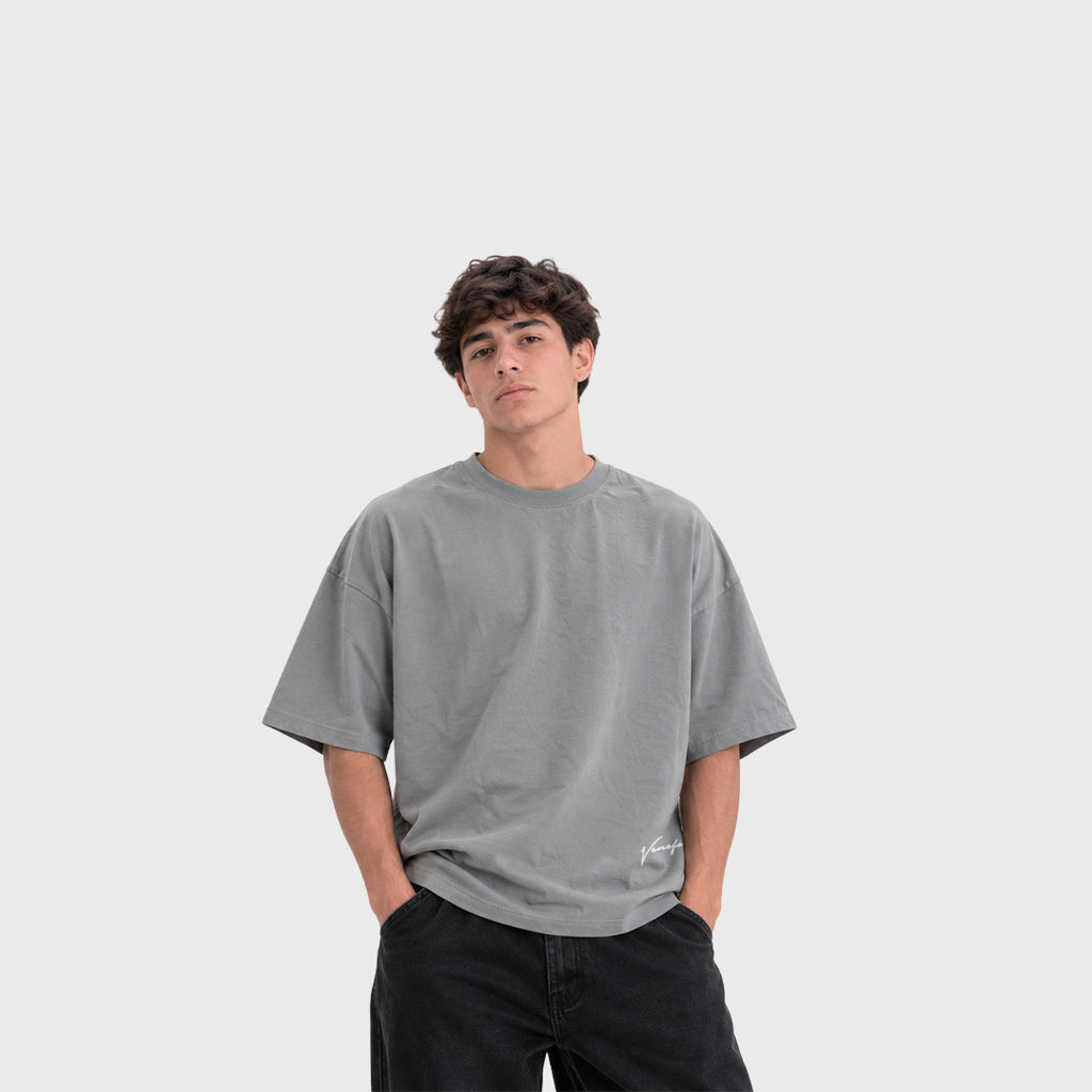 Remera Cursive (Gris Claro)