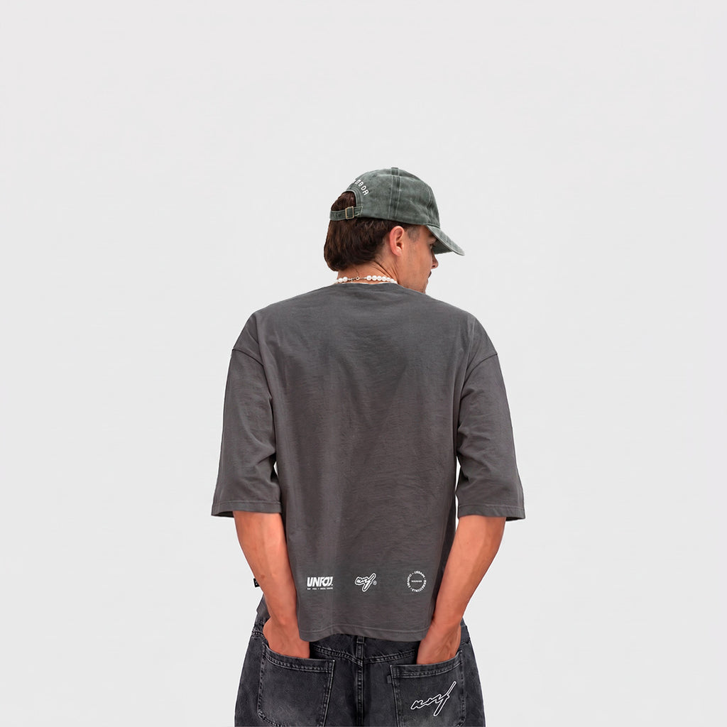 Remera by.venefo (Gris)
