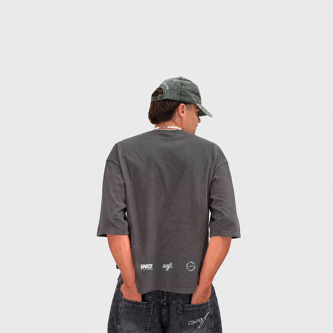 Remera by.venefo (Gris)
