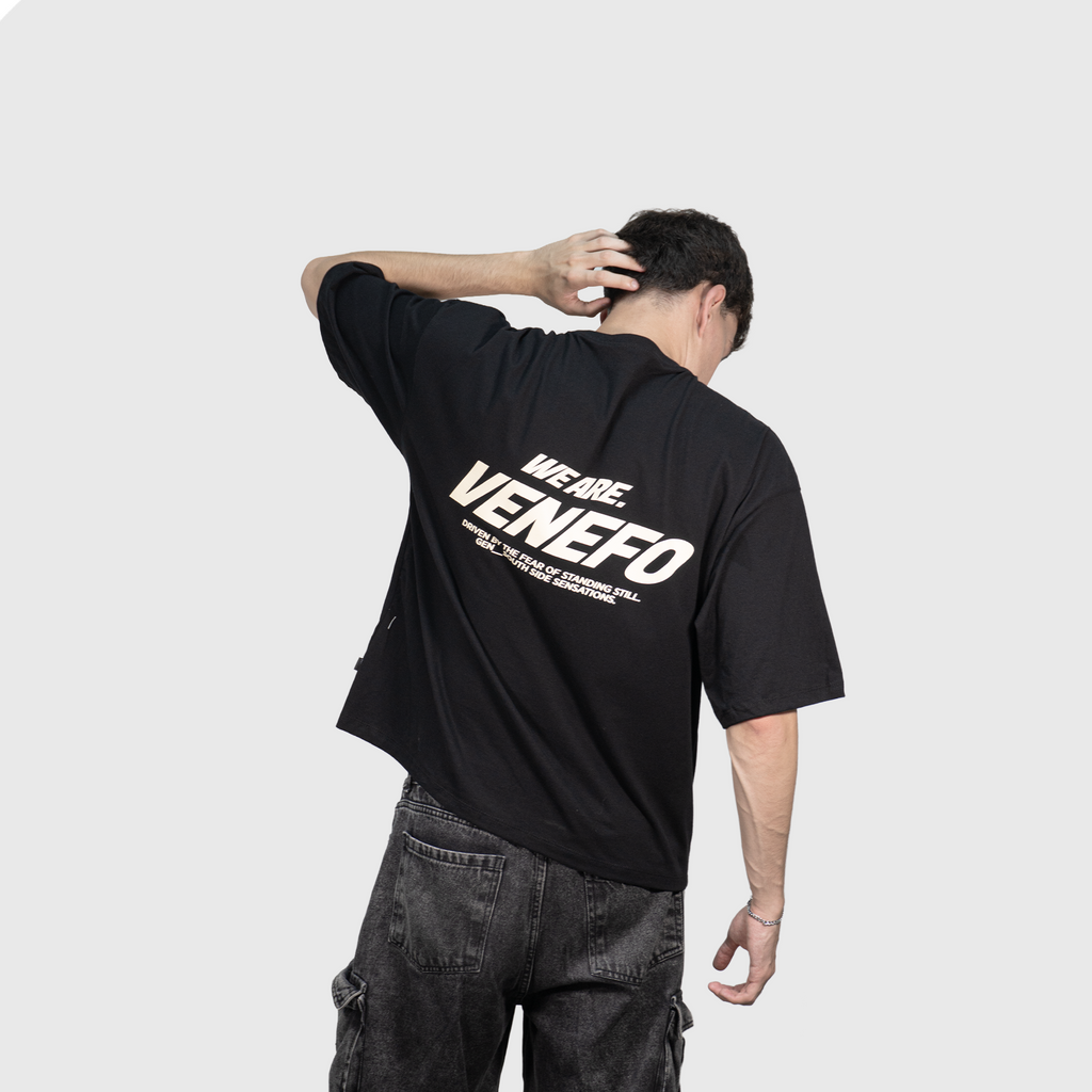 Remera We Are VENEFO (Oversize) (Negra)