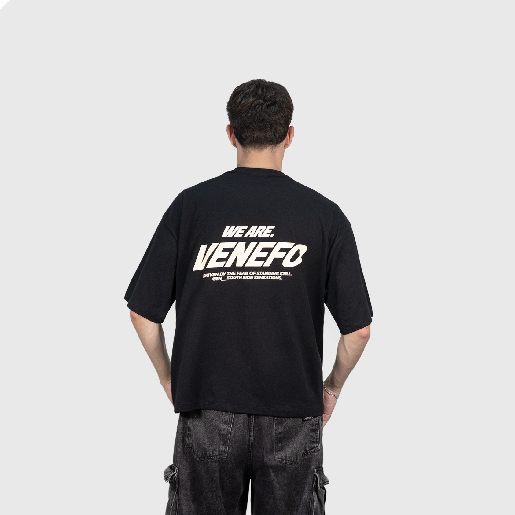 Remera We Are VENEFO (Oversize) (Negra)
