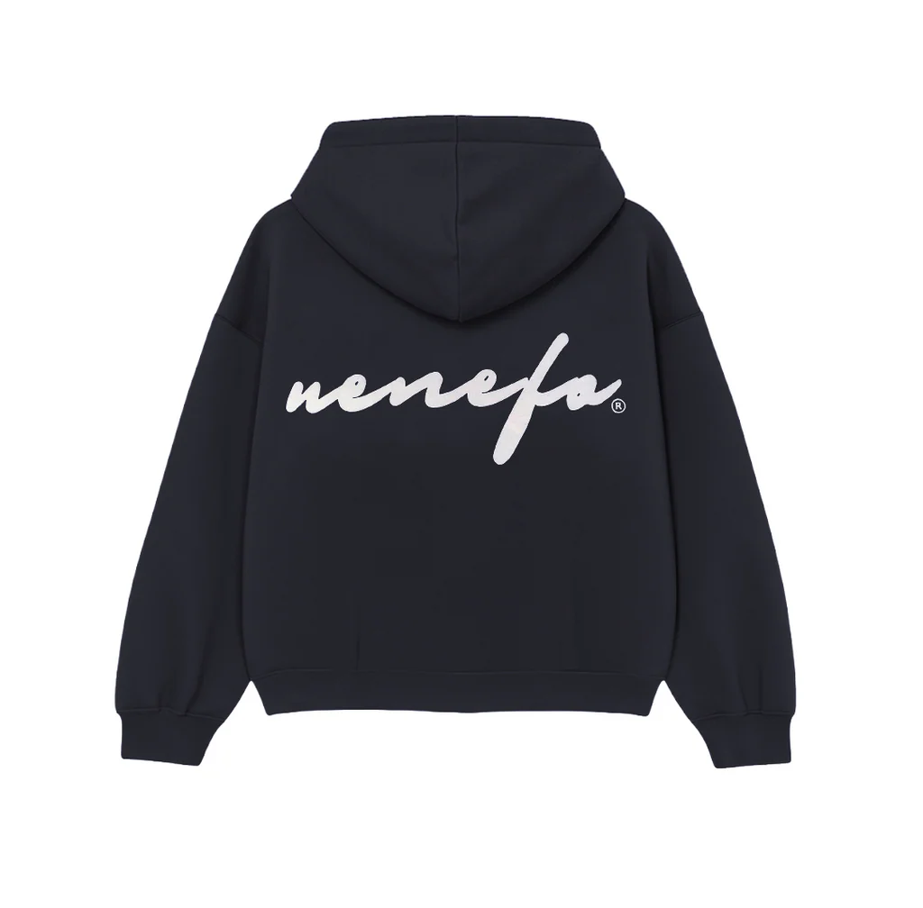 Zip Hoodie Cursive Negra (Boxy Fit)