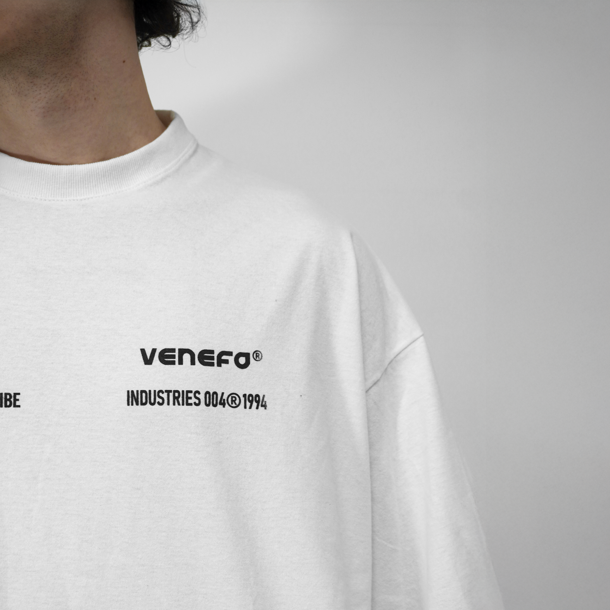 Remera VC Industries (Oversize) (Blanco)