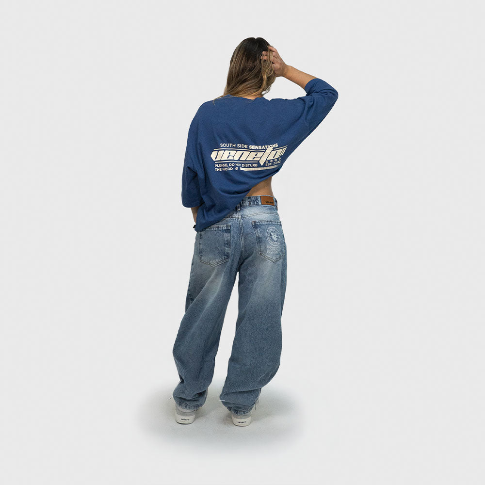 Remera azul oversize de algodón con estampa