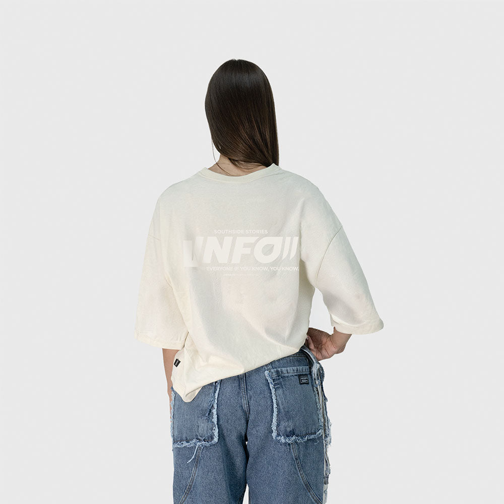 Remera beige oversize de algodón con estampa