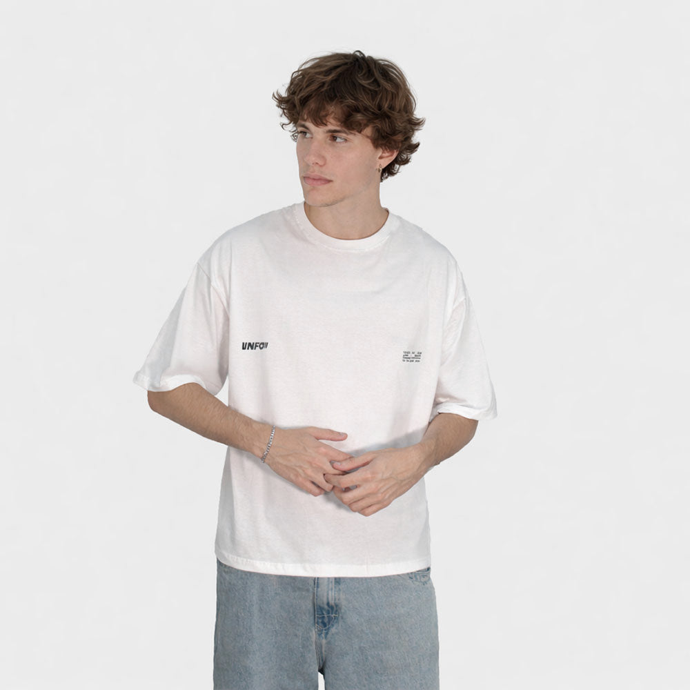 Remera blanca oversize de algodón con estampa