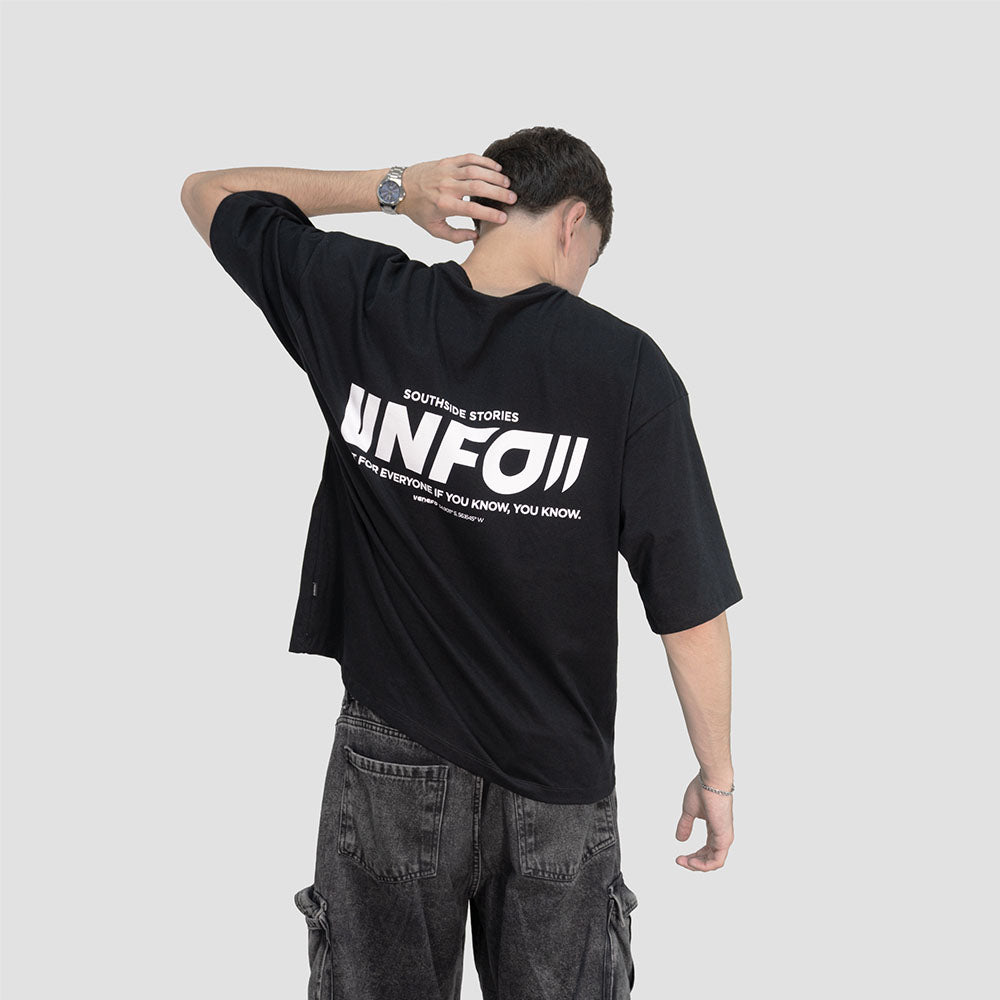 Remera negra oversize de algodón con estampa