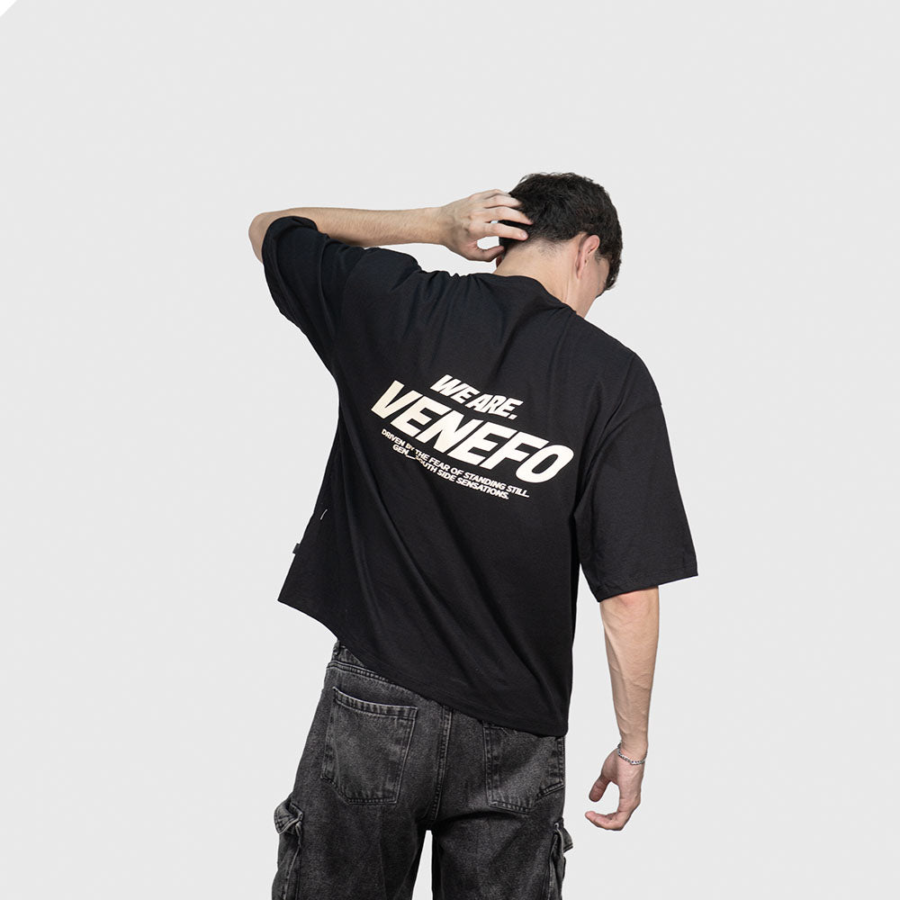 Remera negra oversize de algodón con estampa