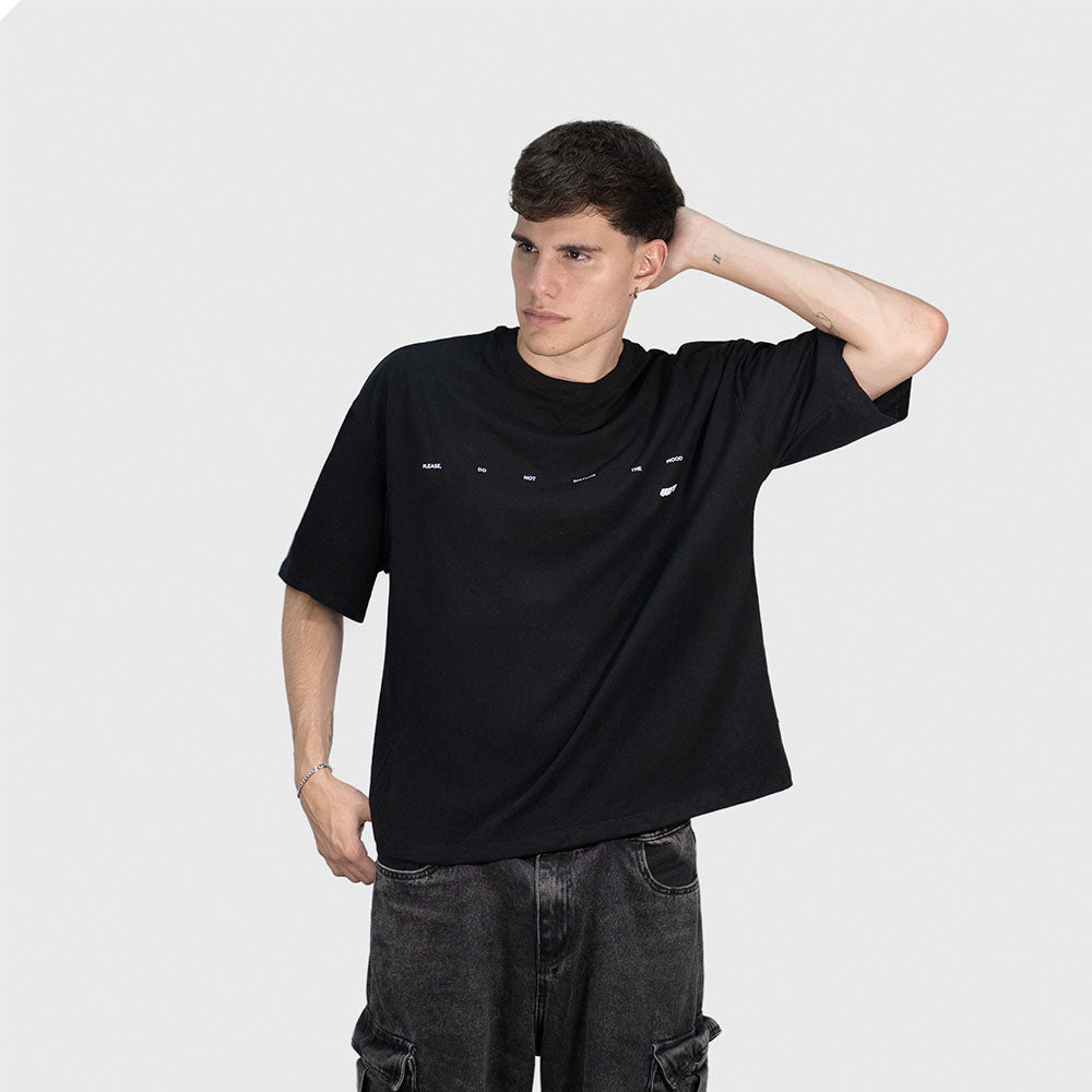 Remera negra oversize de algodón con estampa