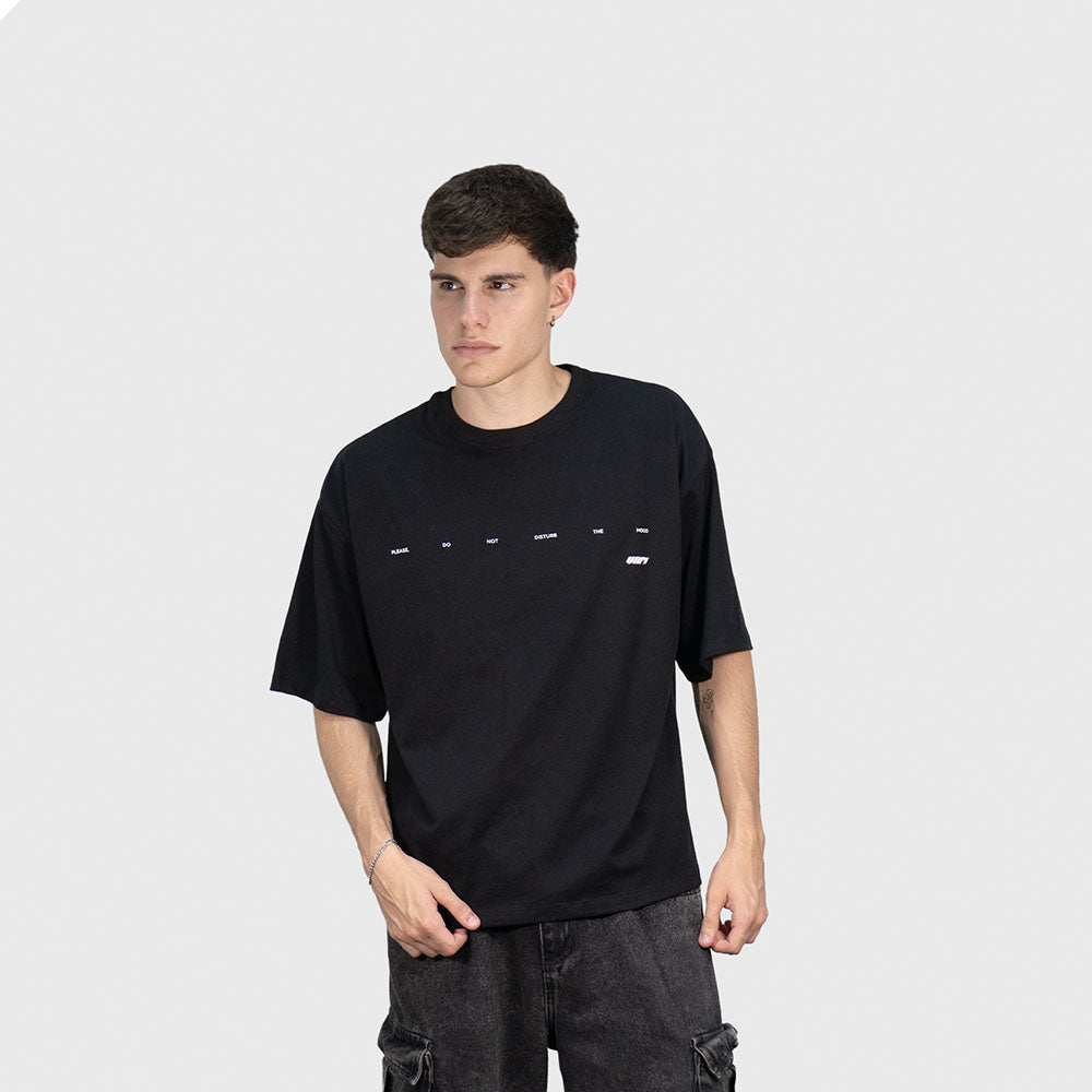 Remera negra oversize de algodón con estampa