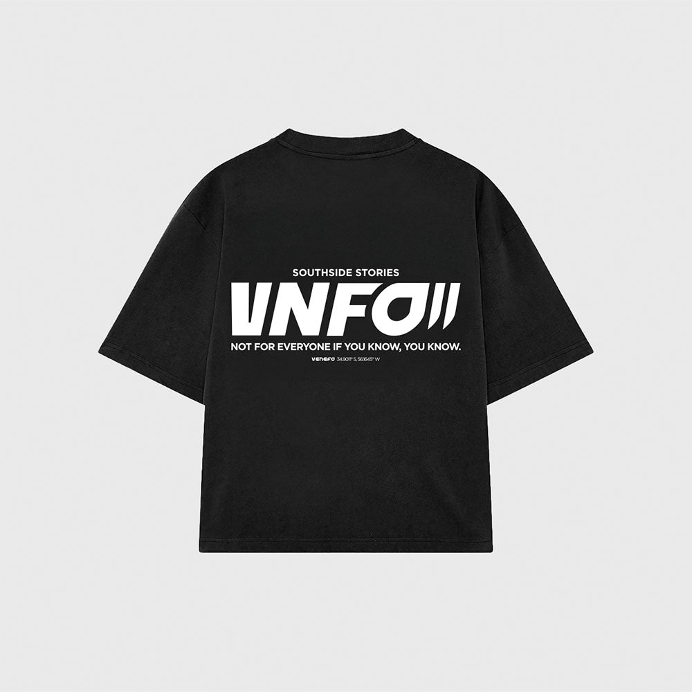 Remera negra oversize de algodón con estampa