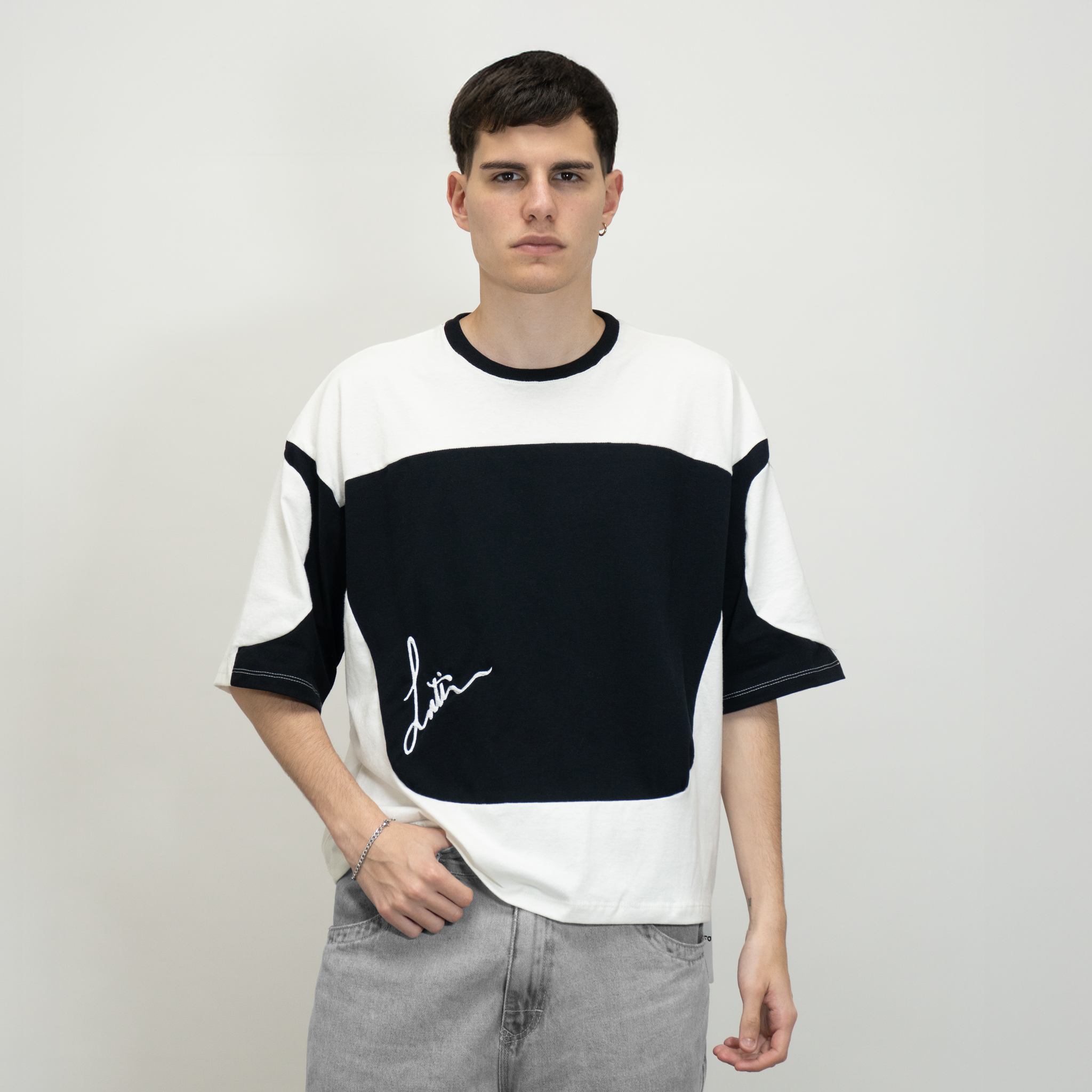 Remera Dual B&N (Bordado) (Oversize)